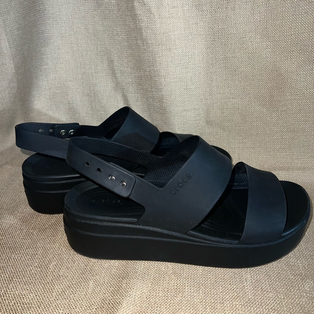 Crocs LiteRide Brooklyn low wedge sandal womens Size 9 platform black, Excellent